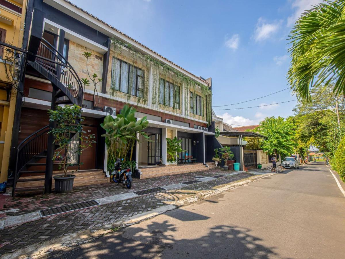 Casa Ts 16 Hotel Malang Exterior photo